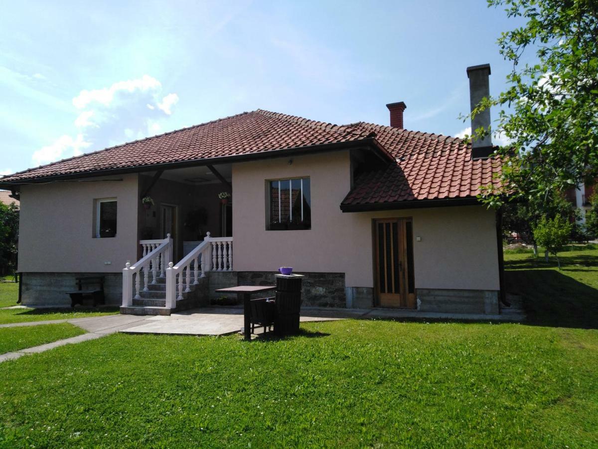 Mala Basta Appartement Bajina Basta Buitenkant foto